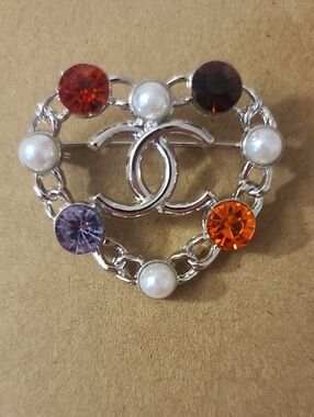 Fashion Jewelry Silver-Tone Heart Brooch with Multicolor Gems and Pearls